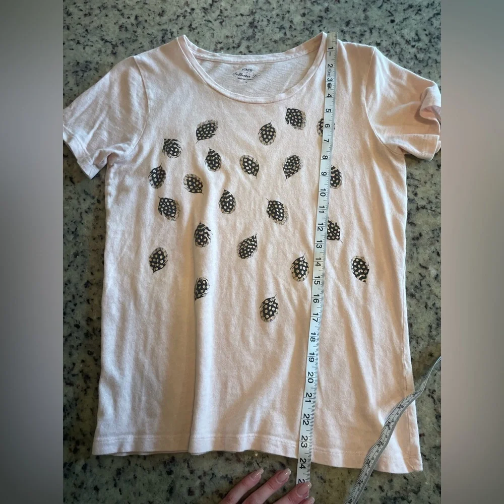 Women’s J.Crew, feather print 100% cotton collectors T-shirt size small